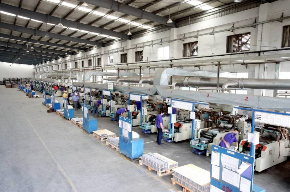 理士蓄电池生产流水线及环保设备照片